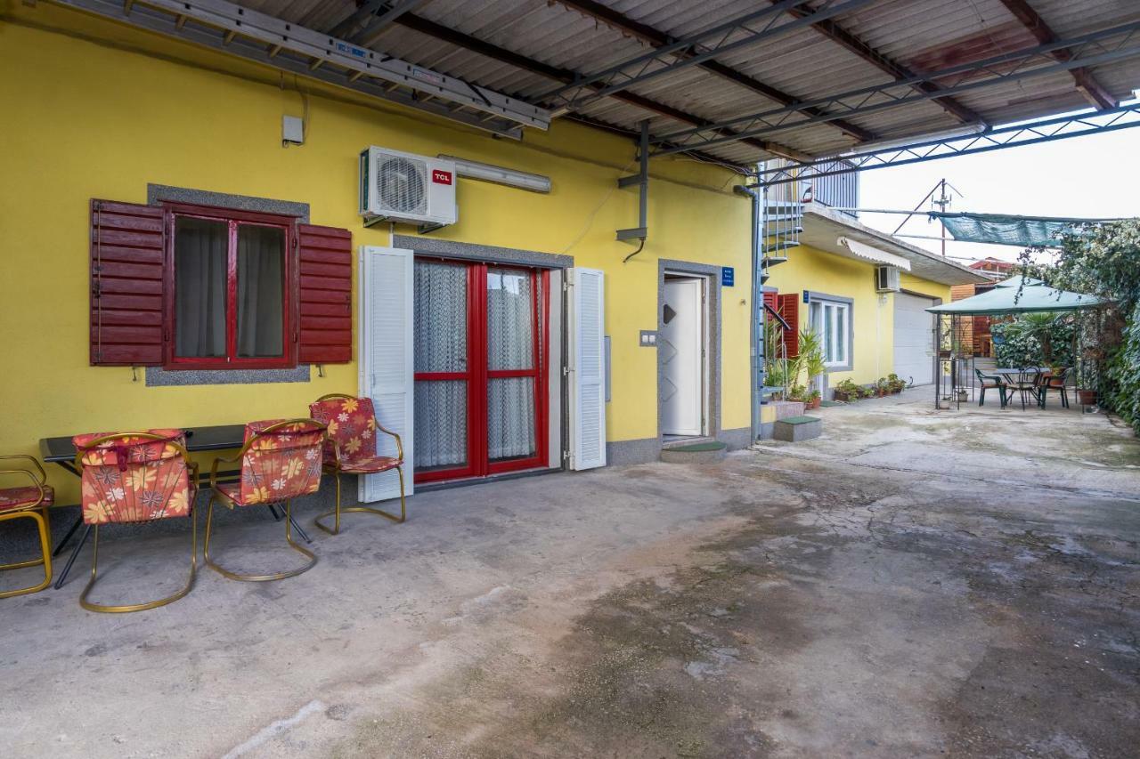 Apartments Toni With Free Parking Kastela Exterior photo